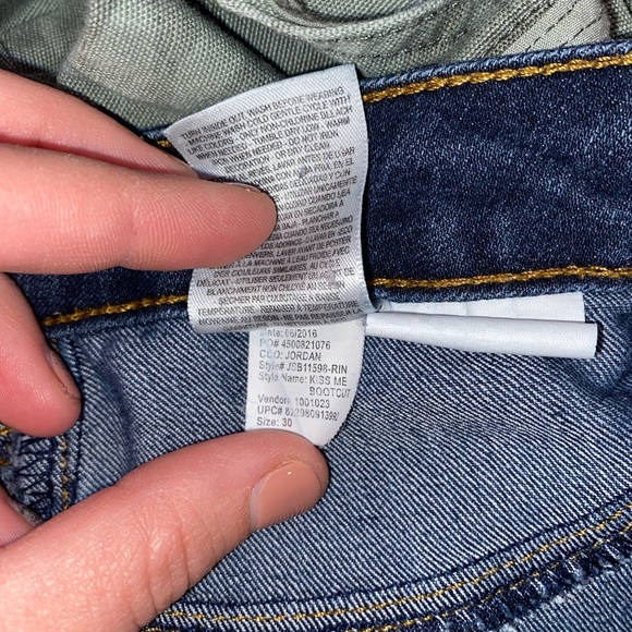 EUC Jessica Simpson Dark Wash Kiss Me Bootcut Jeans Size 30L - Picture 2 of 6